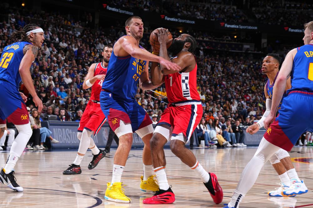 這也暴露了 這也暴露了